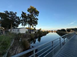 Bungalow du bonheur, Camping les viviers, hotel in Lège-Cap-Ferret