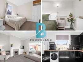 Three Bedroom House by Brookland Stays Serviced Accommodation Short Lets Manchester with Free WiFi