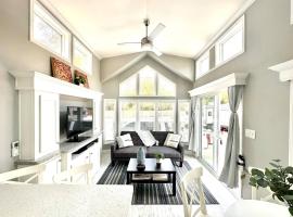 New Tiny Home- Paddle Boards, Kayaks, Pool, Marina, minicasa en Cayo Largo