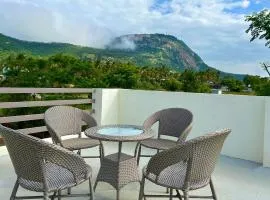 Rooftop Hill View Room - GLENVILLE Holiday Villa