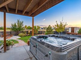 The Great Escape - 6BR, Gym, Hot Tub, Pets OK!, hotel di Shirley