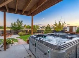 The Great Escape - 6BR, Gym, Hot Tub, Pets OK!