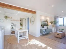 Lighthouse Apartment - Tūtūkākā