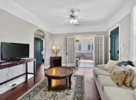 Center of NOLA Loft - walk to Ochsner