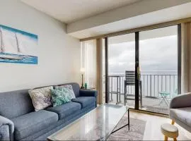 Relaxing Oceanfront 2BR Beach Condo! Royal Garden 1514