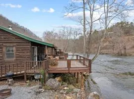 The Great Escape - Riverfront Cabin, Mountain Views, Fishing, and Rafting!