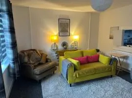 Contractor friendly-2 bd-Private Parking-Sleeps 3