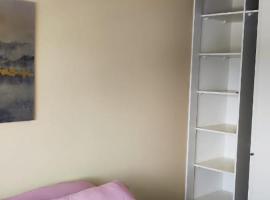 Depto Completamente Nuevo con 2 Estacionamientos、チジャンのホテル