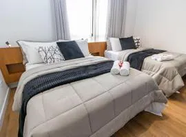 Studio com 2 camas de casal e garagem - EIX0805