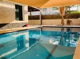 فيلا 53 في قريه جرين بيتش حمام سباحه خاص و اربع غرف تشطيب لوكس فرش مودرن