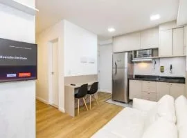 Studio Completo em Condomínio com Piscina IBI0710