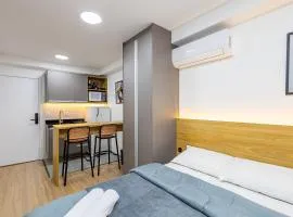 Studio Completo em condomínio com piscina -IBI1204