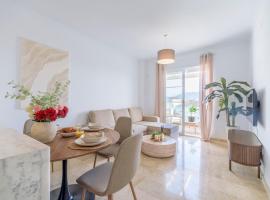 Casa del Mar Modern Apartment with Pool & Sea View in Manilva, hotell i Manilva