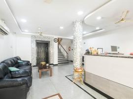 Capital O Aditya Grand, hotel v destinaci Guntur