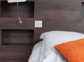 Logis Hotel du Parc-Restaurant - Le Rouget de Lisle, hotel v destinaci Lons-le-Saunier