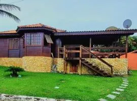 Casa de Madeira com piscina e churrasqueira