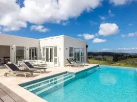 Onetangi Estate including cottage by Waiheke Pure