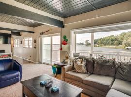 Lakefront Condo with Beach Access in Campbellsport!, hotel a Campbellsport