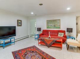 Easy NYC Commute Guttenberg Getaway Near Parks, hotel in Guttenberg
