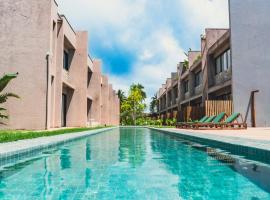 Apê Praia do Toque com Ar no Quarto e Sala, Condomínio com Academia, Quadra de Beach Tennis e Vôlei, Estacionamento Grátis e Restaurante, hôtel à São Miguel dos Milagres