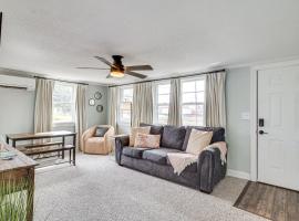 7 Mi to Beach & Ocean! Morehead City Home, Hotel in Morehead City