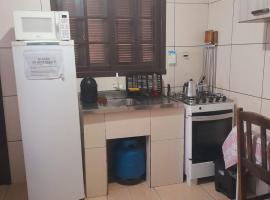 Apartamento conjugado perto da Praia, hotel in Tramandaí