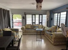 Casita Azul del mar, sencilla con fresca brisa
