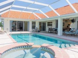 Cozy pool house in CapeCoral, perfect holiday stay, hotel v destinaci Cape Coral