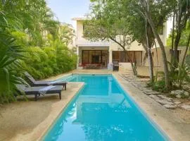 Exclusive Villa with private pool, Jungle and Golf views - 8 Min Walk to the Beach