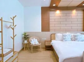 The beach bangsaen condo daily room Poolside