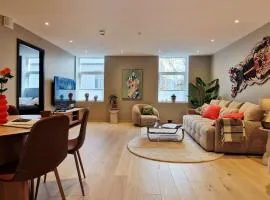 Brand New & High-End 3 Bedrooms 2 Bathrooms Central Apartment