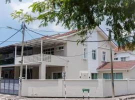 BrandNew Premium House 4Room12Pax@ALMA NEAR JUSCO