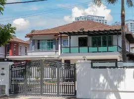 GARDEN COZY2STOREY HOME 4ROOM 10PAX@NEAR ALMAJUSCO