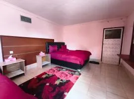 Looks Villa Stroberry
