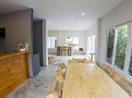 Maximize Brand New Hostel Udonthani, hotel en Udon Thani