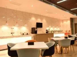Holiday Inn Express Lhasa Potala Square By IHG