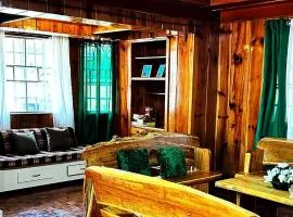 3 Bedroom House in the Heart of Baguio with Garage