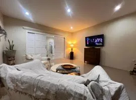 Comfy lakeside apartment