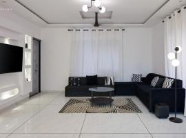 Privy Stays- Cavo Villa, Alibag, hotel i Mān