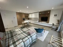 Stay with Andrea&Samantha