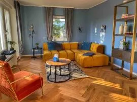 Thomas Edison - Wohnung mit großer überd. Terrasse