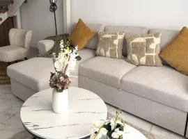 Stylish 2-bedroom Apartment With Jacuzzi