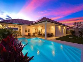 New Private Pool Villa with 3BR - MV77, hotel v destinaci Ban Thap Tai (1)