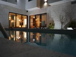 Vila Lena Pool Resort - Studio 6, hotel u gradu Vrdnik