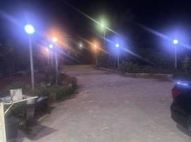 Arabian luxury Farmhouse Oasis Private & Cozy, hotel in Rujm as Sab‘