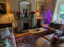 The Writer's Retreat Ground Floor Apartment, hotel in Holt