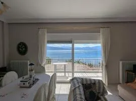 Comfortable waterfront cottage