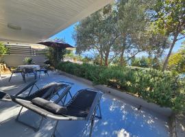 VILLA MEDITERANEA direct at the sea，位于诺维·维诺多尔斯基的酒店