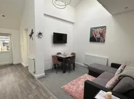Beeches Bach, 1 bedroom cottage with hot tub