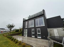 Luksuriøs enebolig, nær Ålesund, ξενοδοχείο σε Ytterland